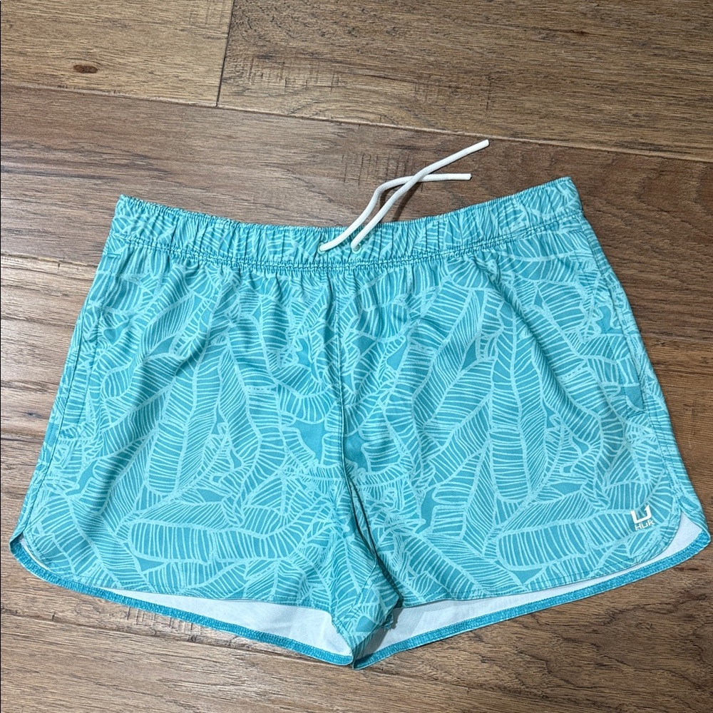 HUK -Women’s sport shorts -size xl ( runs small)